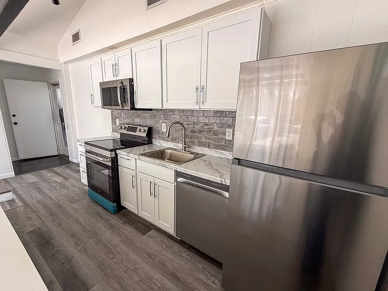 546 Skiff St — Photo 6