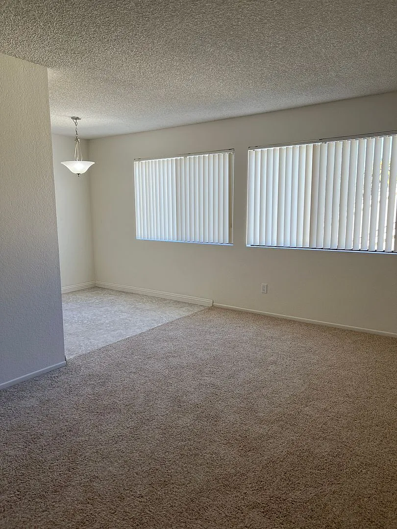 Building Photo - Summerland