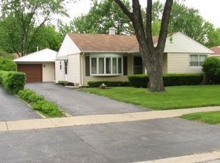 2405 Meadow Dr, Rolling Meadows, IL 60008