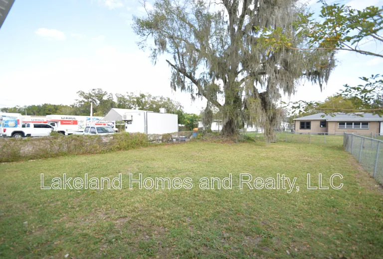 1034 Berkley Rd — Photo 16