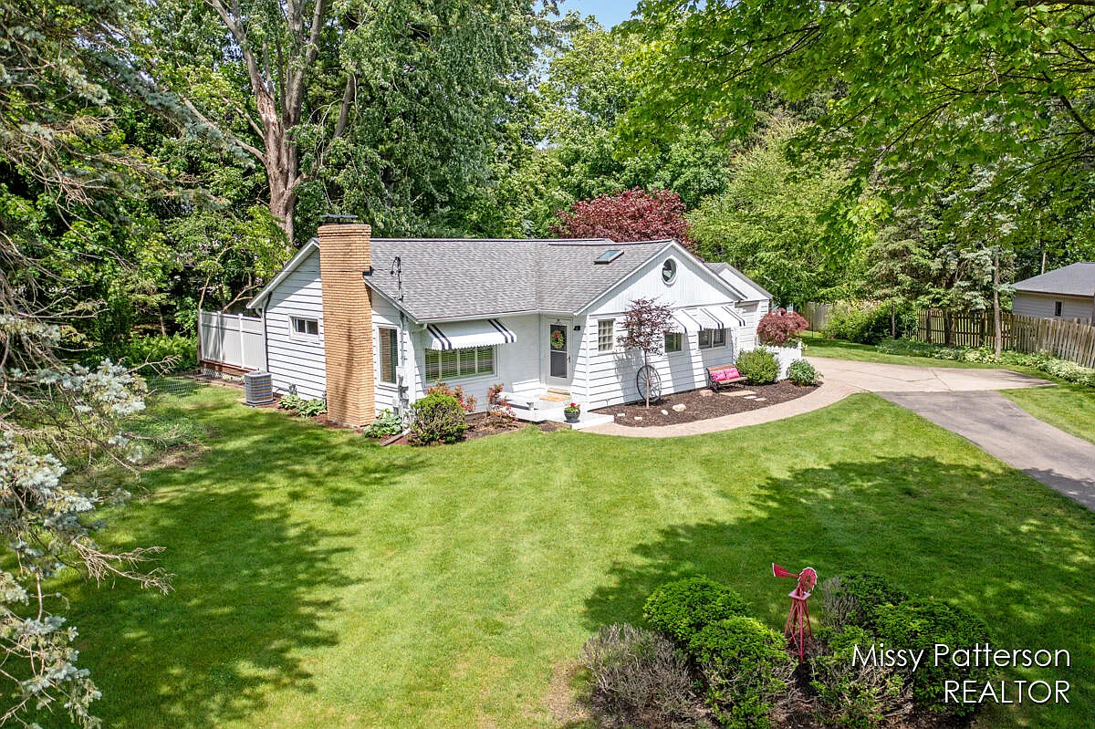 6257 Cascade Rd SE photo 1
