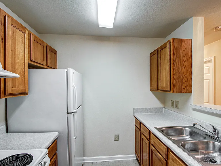 Hallmark at Oak Ridge Apartments — Photo 14