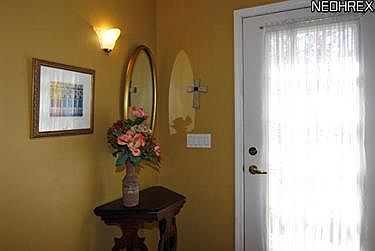 3rd image of 100 Kensington Ct