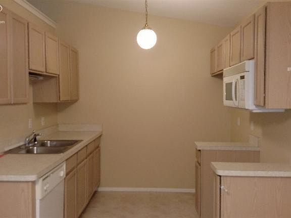 5th image of 9556 Parkwood Dr