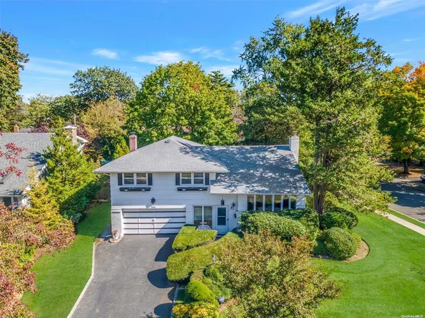 2 Solar Lane, Searingtown, NY 11507