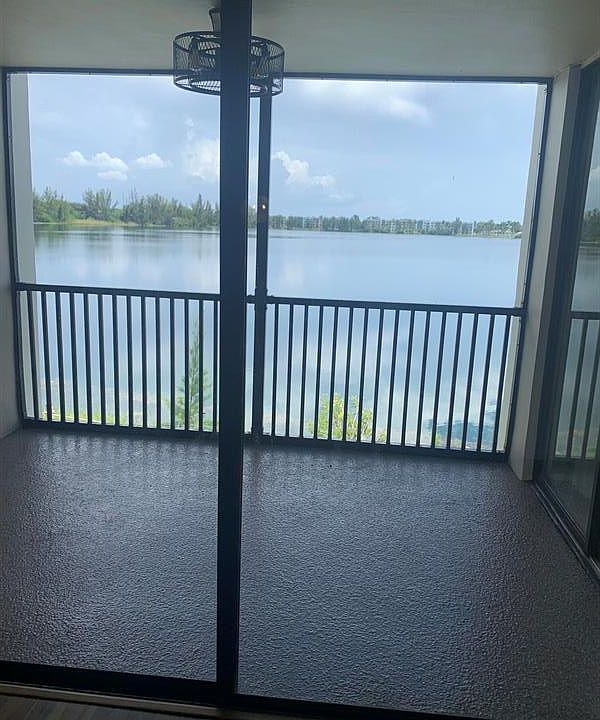 1st image of 118 Lake Emerald Dr APT 209