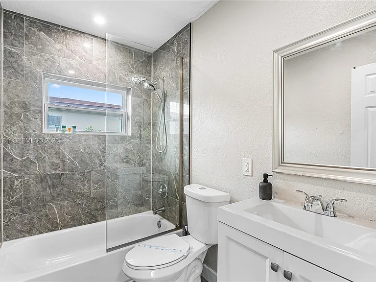 1521 NE 118th Ter #1 — Photo 10