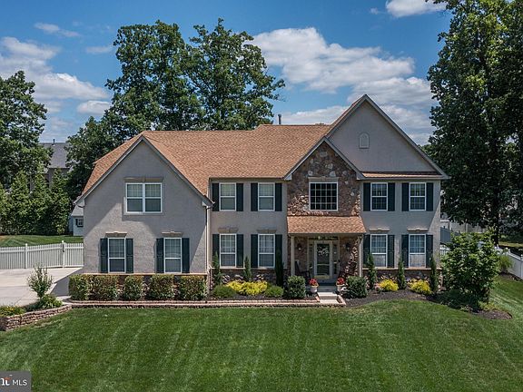 2nd image of 8 Ardsley Pl