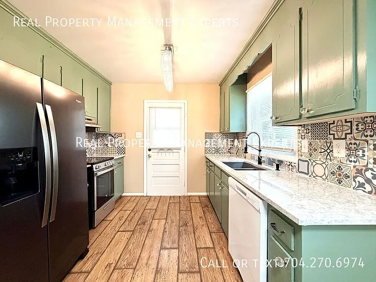 4008 Irvington Dr — Photo 2