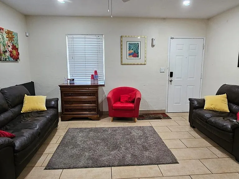 6510 SW 58th Ave — Photo 2