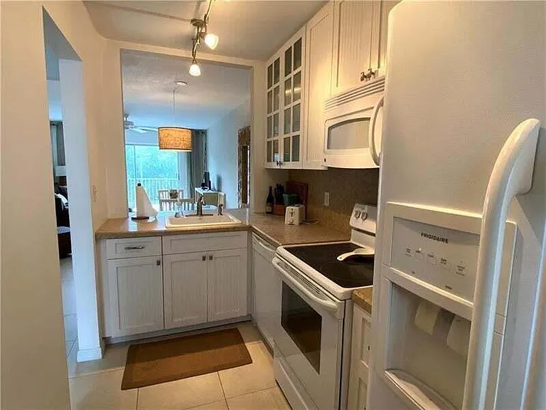 1439 Ocean Blvd #207 — Photo 4