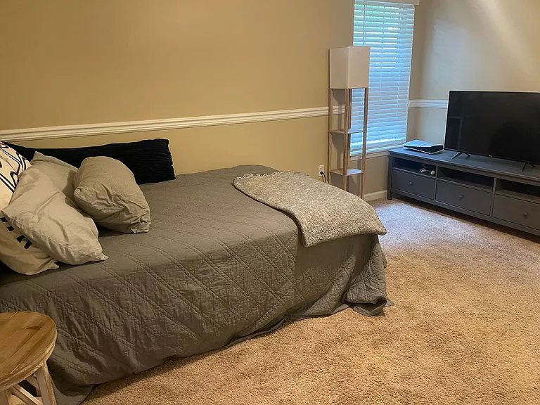 910 Crawford Cir — Photo 8