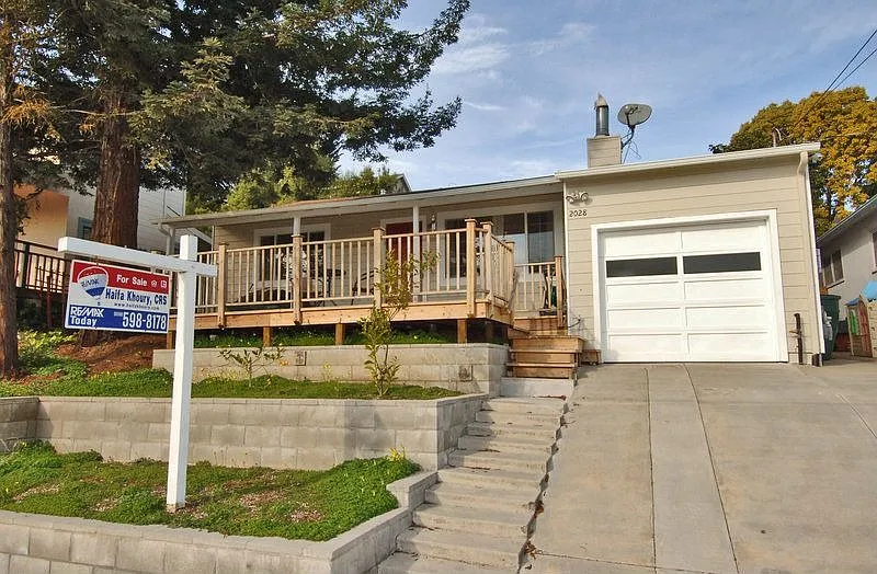 2028 Lyon Ave photo 1