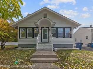 212 Pinewood Ave, Oakhurst, NJ 07755