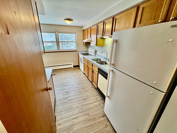 4th image of 1531 Wehrle Dr APT 2