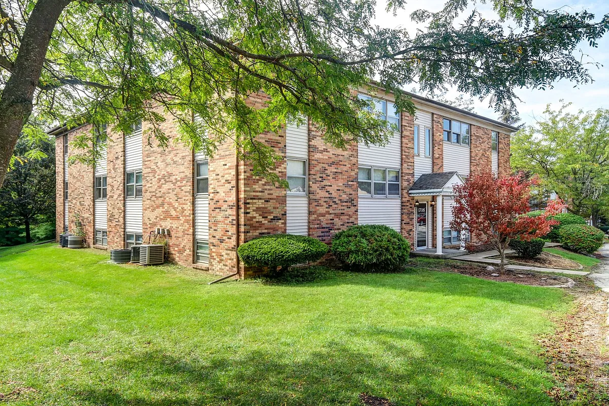 Building Photo - Highland Hills Apartments