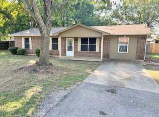 605 N Cherry St, Aubrey, TX 76227