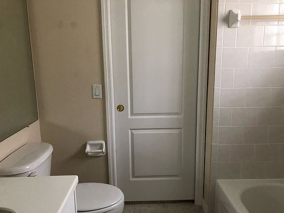 4th image of 6924 Renshaw Dr