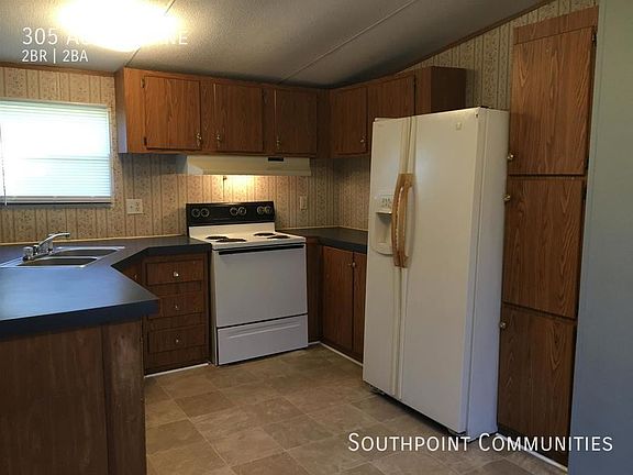 3rd image of 305 Acorn Ln