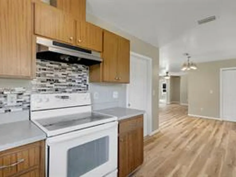 3100 W Reynolds St — Photo 11
