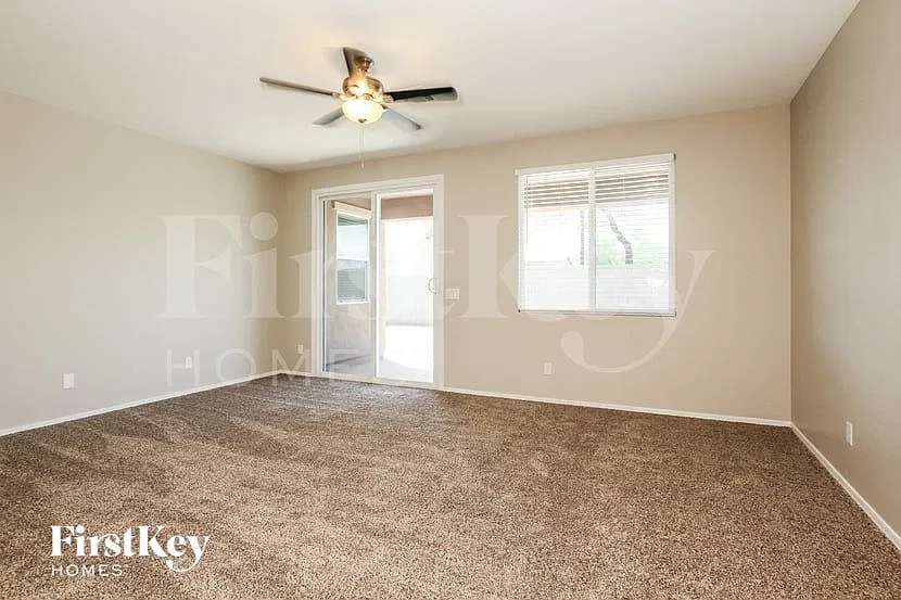 3 bed, 2.0 bath, 1699 sqft, $2,040 — Photo 3