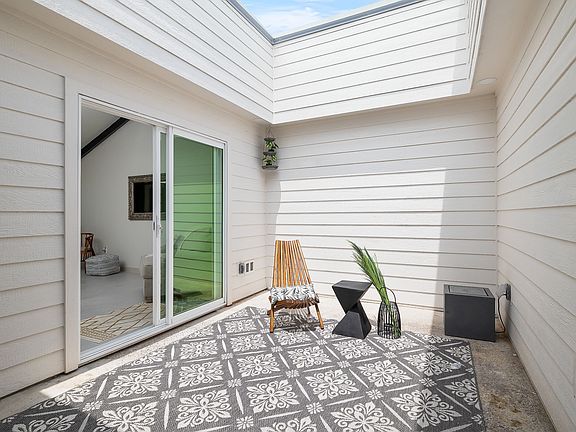 5th image of 2202 Robyn Ln