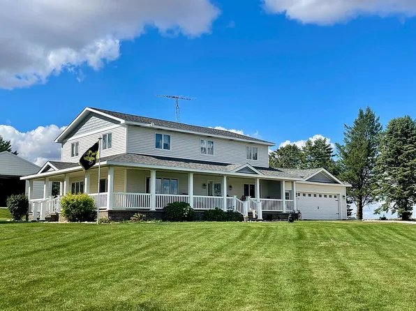 1182 Nettle Ave, Hampton, IA 50441