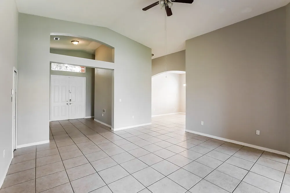 3 bed, 2.5 bath, 1948 sqft, $4,630 — Photo 3