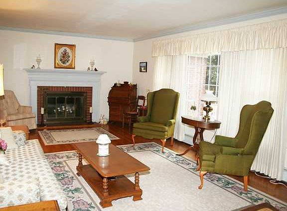 4th image of 4304 Thoroughgood Dr