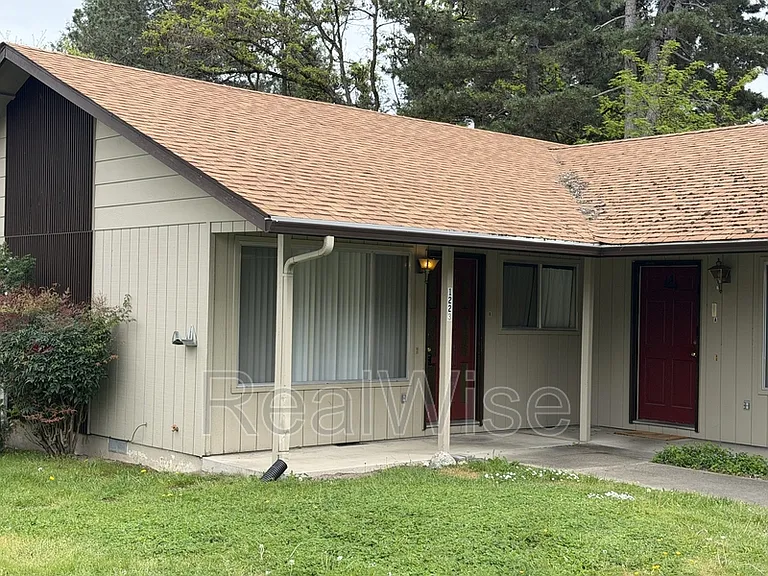 1223 NW Highland Ave #B — Photo 4