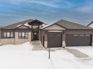 809 Calvert Dr, Bismarck, ND 58503
