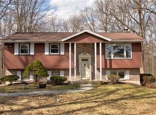 6905 Sweetwood Dr, Macungie, PA 18062