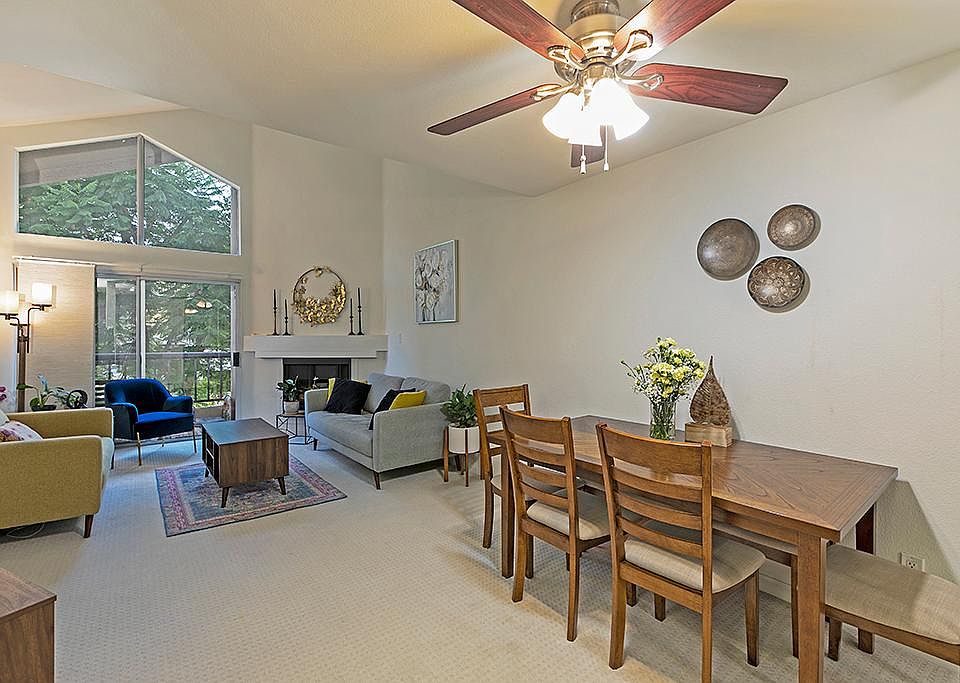 1st image of 5520 Owensmouth Ave APT 320