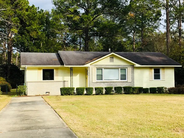 2017 4th St SE, Moultrie, GA 31768