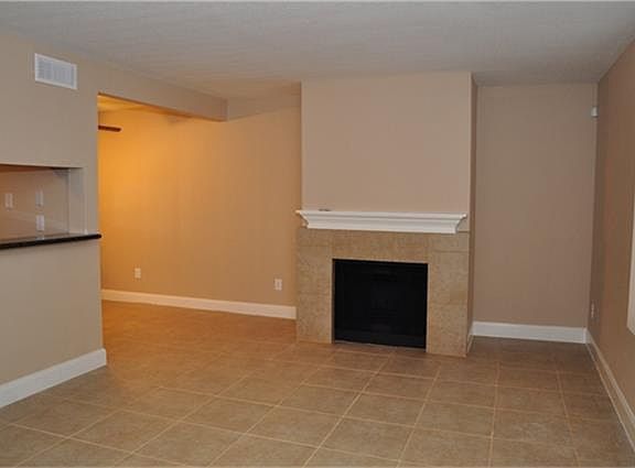 3rd image of 740 Memorial Mews St