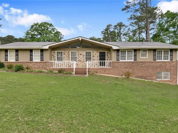 696 N Plantation Ct, Lawrenceville, GA 30044