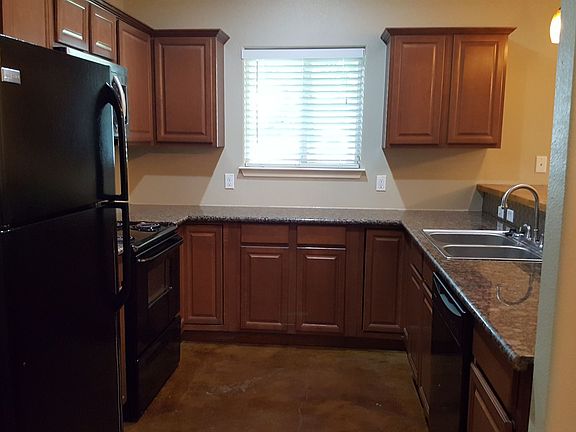 2nd image of 512 W San Antonio St #100