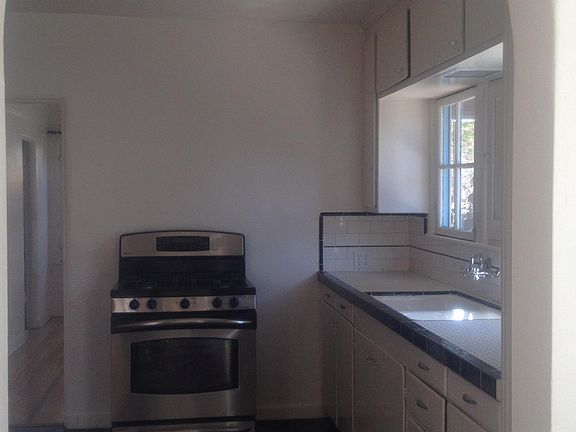 5th image of 850 Coronado Dr