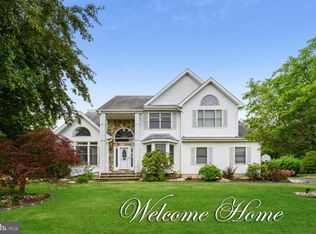 4 Jernee Dr, East Brunswick, NJ 08816