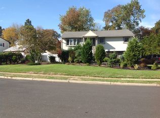11 Whitewood Pl, Old Bridge, NJ 08857