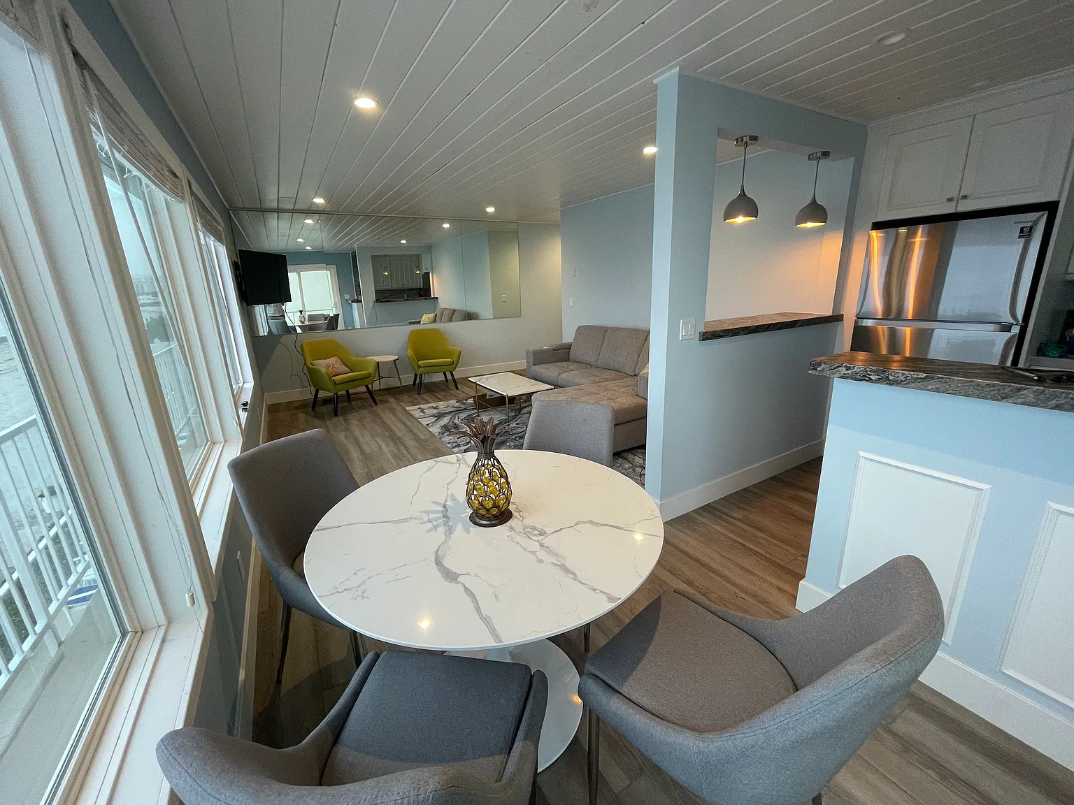 2 bed, 894 sqft, $5,700 — Photo 3