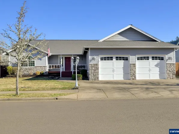 777 27th Ave, Sweet Home, OR 97386