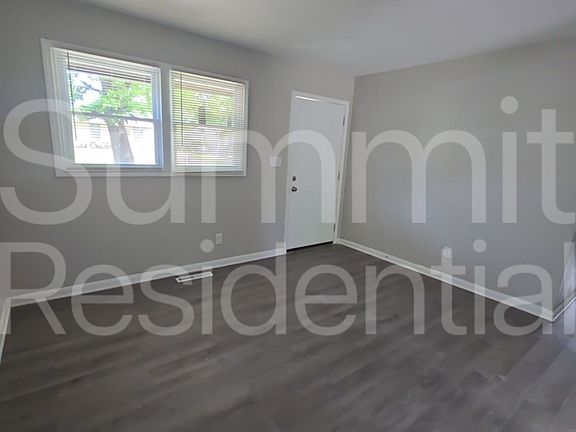 3rd image of 5700 E 40th St