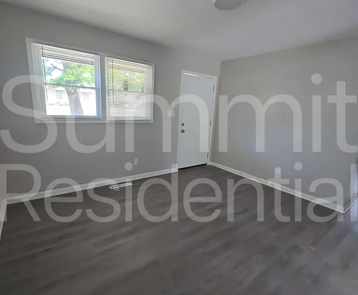 5700 E 40th St — Photo 3