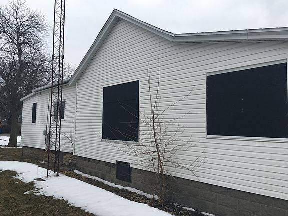 2nd image of 943 S Schuyler Ave