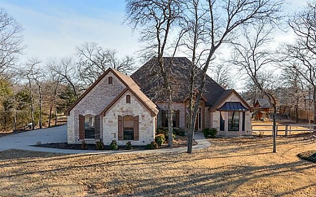 1st image of 212 Woodland Dr