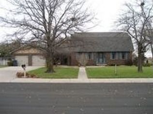 208 Buckskin Rd, Hutchinson, KS 67502
