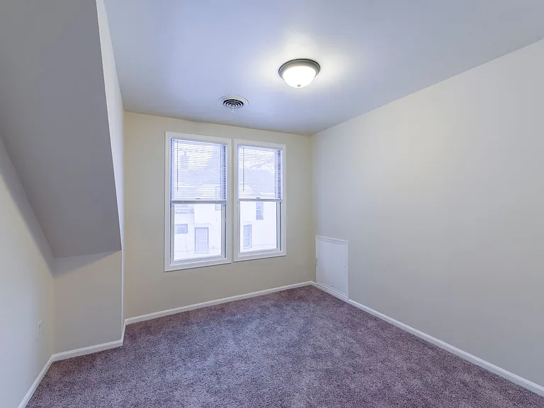 1715 Glenwood Avenue — Photo 9