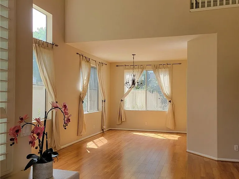 10 Del Ventura — Photo 3