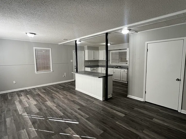 2547 Courtney Dr — Photo 6